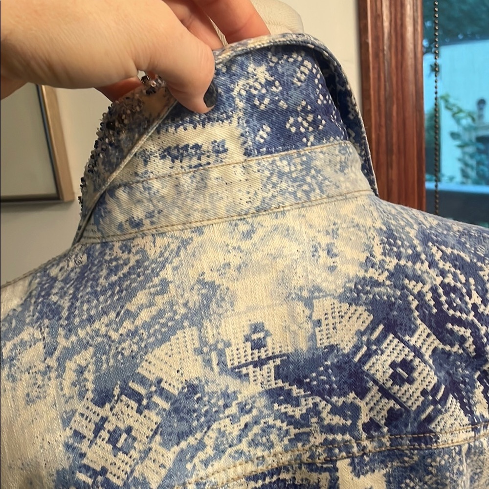 Chico’s Embroidered Embellished Blue Patterned Women's Jacket Size 1 Cropped - Picture 8 of 8